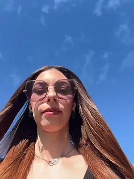 Amelie Crosby online show from June 20, 2026, 1:49 pm