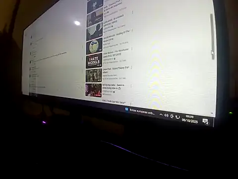 Snapshot of Veww1313 chatting on October 6, 2025, 11:11 am Veww1313 online show from October 6, 2025, 11:11 am