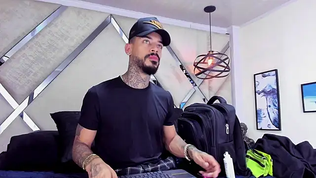 Snapshot of VinzenzRizzo chatting on November 10, 2025, 5:34 am VinzenzRizzo online show from November 10, 2025, 5:34 am