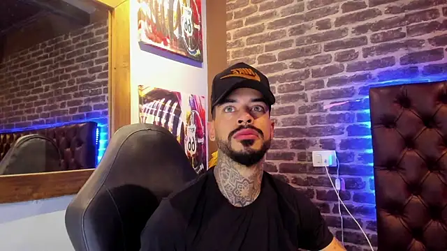 Snapshot of VinzenzRizzo chatting on October 31, 2025, 4:36 pm VinzenzRizzo online show from October 31, 2025, 4:36 pm