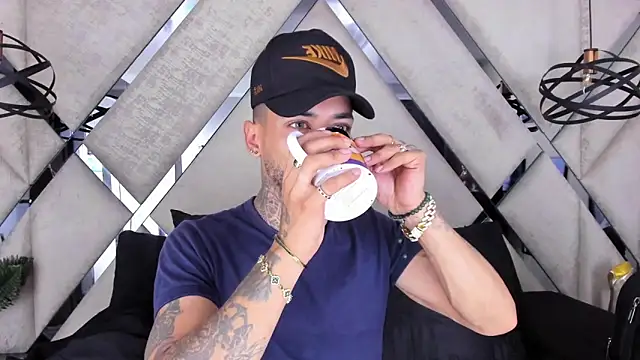 Snapshot of VinzenzRizzo chatting on November 8, 2025, 3:54 am VinzenzRizzo online show from November 8, 2025, 3:54 am