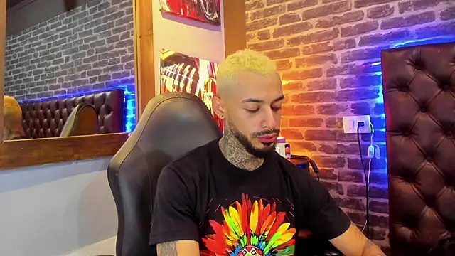 VinzenzRizzo online show from December 18, 2025, 9:18 pm