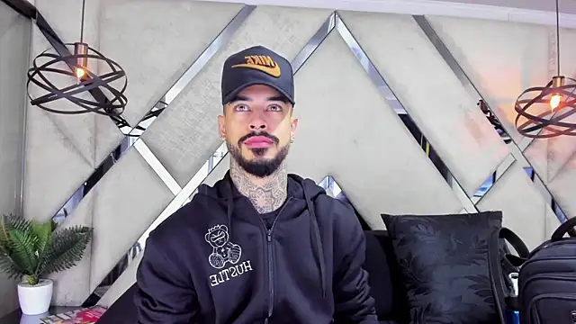 Snapshot of VinzenzRizzo chatting on November 6, 2025, 4:27 am VinzenzRizzo online show from November 6, 2025, 4:27 am