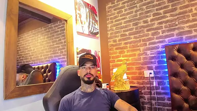 Snapshot of VinzenzRizzo chatting on November 12, 2025, 3:32 am VinzenzRizzo online show from November 12, 2025, 3:32 am