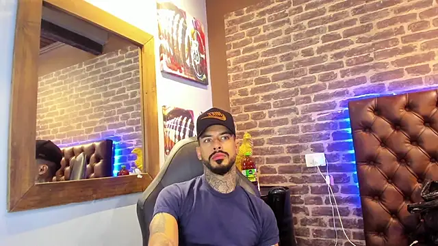 Snapshot of VinzenzRizzo chatting on October 28, 2025, 3:40 am VinzenzRizzo online show from October 28, 2025, 3:40 am