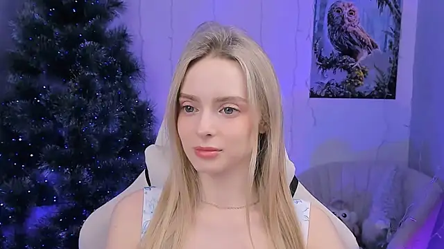 JuliaBrewwer online show from December 15, 2025, 1:39 pm