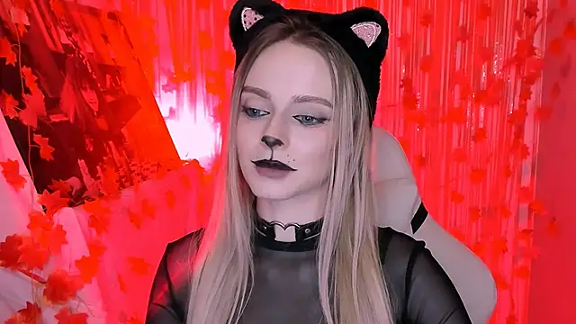 JuliaBrewwer online show from October 31, 2025, 1:41 pm