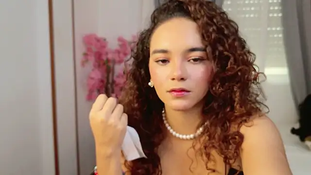 Snapshot of Taylor_Tina chatting on September 25, 2025, 8:31 am Taylor Tina online show from September 25, 2025, 8:31 am