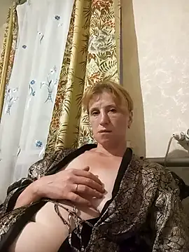 Flower2931 online show from September 18, 2025, 7:28 pm