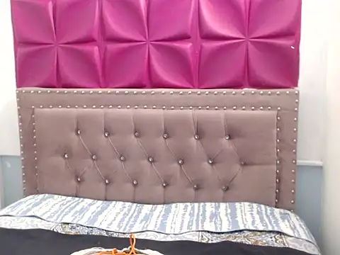 LyaCooper online show from September 11, 2025, 2:39 pm