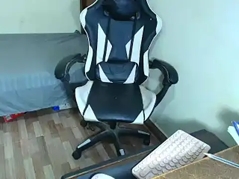 Snapshot of max_love255 chatting on February 22, 2026, 7:04 pm max love255 online show from February 22, 2026, 7:04 pm