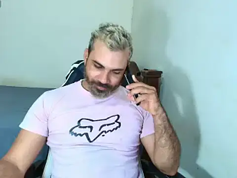 Snapshot of max_love255 chatting on January 14, 2026, 7:17 pm max love255 online show from January 14, 2026, 7:17 pm