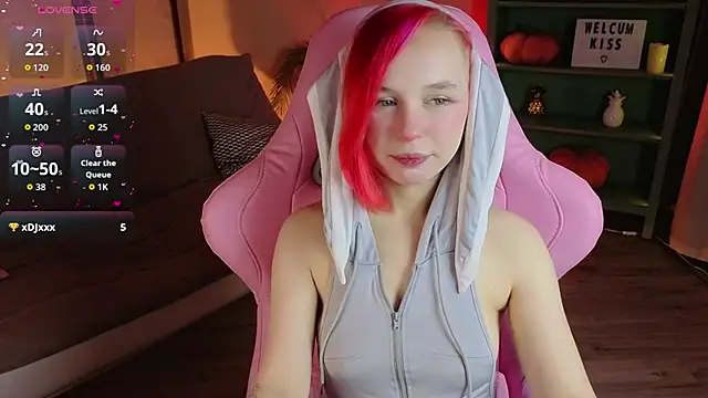 NaomiYoru online show from December 5, 2025, 8:39 pm