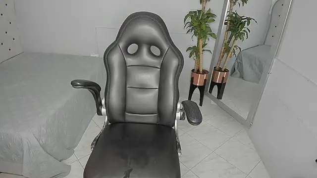 Snapshot of Alix_18_ chatting on September 25, 2025, 11:38 am Alix 18 online show from September 25, 2025, 11:38 am