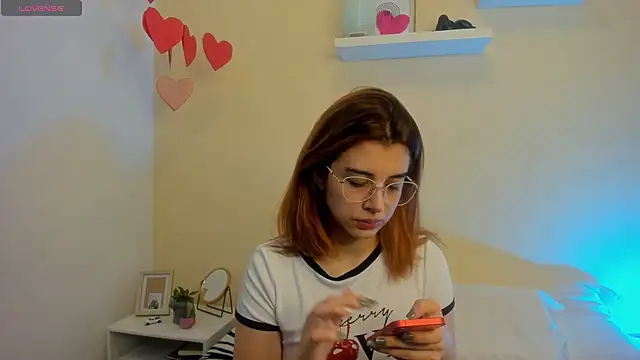 Snapshot of Katty__Rousse chatting on October 1, 2025, 5:17 pm Katty Rousse online show from October 1, 2025, 5:17 pm