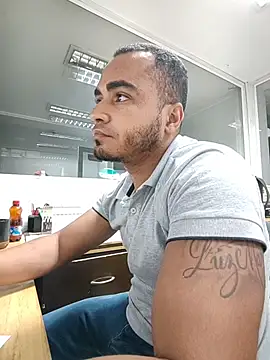 Snapshot of SanChacal5694 chatting on December 2, 2025, 10:33 pm SanChacal5694 online show from December 2, 2025, 10:33 pm