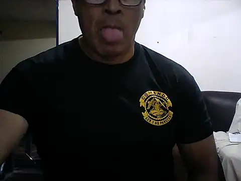 Snapshot of sexigym35 chatting on November 13, 2025, 3:21 am sexigym35 online show from November 13, 2025, 3:21 am