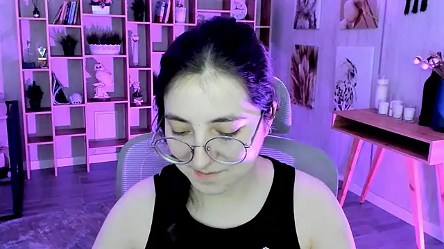 Snapshot of VirtuallVoyant chatting on November 5, 2025, 4:48 am VirtuallVoyant online show from November 5, 2025, 4:48 am