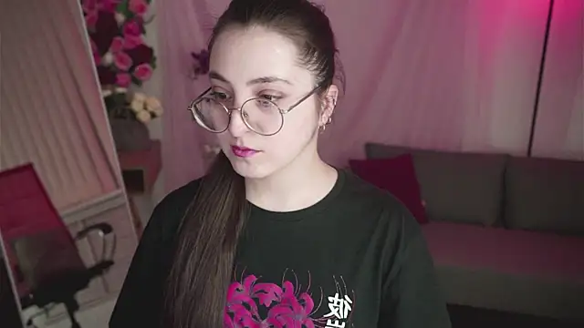 Snapshot of VirtuallVoyant chatting on April 7, 2026, 10:33 pm VirtuallVoyant online show from April 7, 2026, 10:33 pm