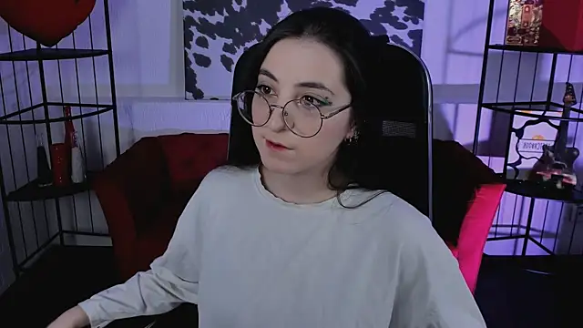 Snapshot of VirtuallVoyant chatting on April 15, 2026, 7:29 pm VirtuallVoyant online show from April 15, 2026, 7:29 pm