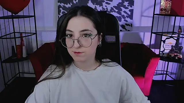 Snapshot of VirtuallVoyant chatting on April 15, 2026, 7:58 pm VirtuallVoyant online show from April 15, 2026, 7:58 pm