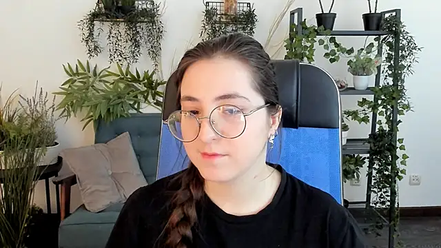 Snapshot of VirtuallVoyant chatting on November 26, 2025, 6:57 am VirtuallVoyant online show from November 26, 2025, 6:57 am