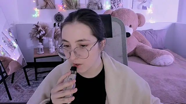 Snapshot of VirtuallVoyant chatting on April 6, 2026, 7:26 pm VirtuallVoyant online show from April 6, 2026, 7:26 pm