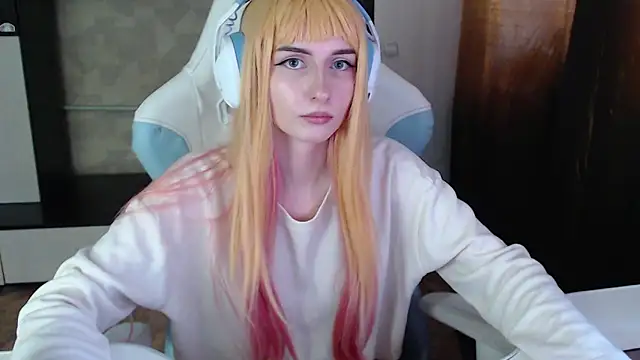 Cutti Crystal online show from February 17, 2026, 3:15 am