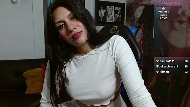 gigi gilt  online show from October 5, 2025, 4:20 pm