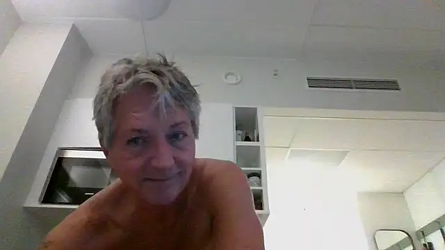 Snapshot of Swegay12-Exhi chatting on October 20, 2025, 4:29 pm Swegay12-Exhi online show from October 20, 2025, 4:29 pm
