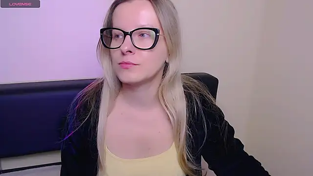VanillaRose  online show from October 13, 2025, 6:37 am