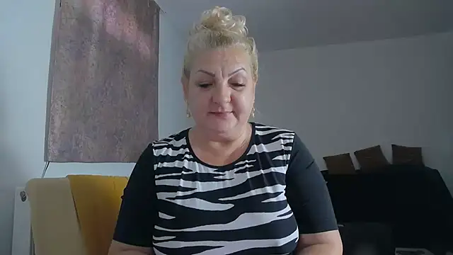 clarabbw47 online show from May 17, 2026, 11:21 am