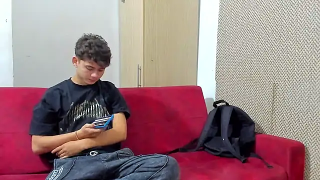 willy sexxx18 online show from April 17, 2026, 1:47 pm