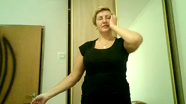 Dana4921 online show from November 18, 2025, 3:04 pm