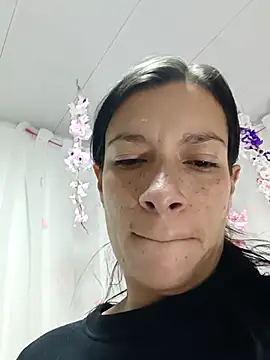 Snapshot of kim_lebanon chatting on November 2, 2025, 3:55 am kim lebanon online show from November 2, 2025, 3:55 am