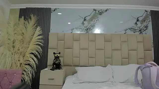 cloesummerr  online show from February 17, 2026, 12:24 pm