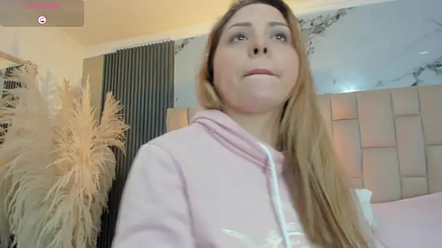 cloesummerr  online show from March 27, 2026, 1:56 pm