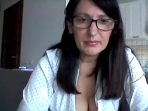 Snapshot of Elena48324 chatting on May 29, 2026, 9:04 am Elena48324 online show from May 29, 2026, 9:04 am