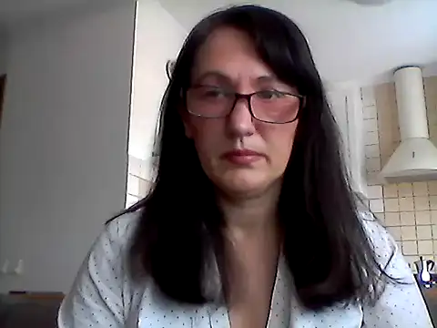Snapshot of Elena48324 chatting on May 1, 2026, 9:25 am Elena48324 online show from May 1, 2026, 9:25 am
