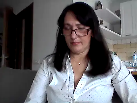 Snapshot of Elena48324 chatting on May 8, 2026, 9:46 am Elena48324 online show from May 8, 2026, 9:46 am