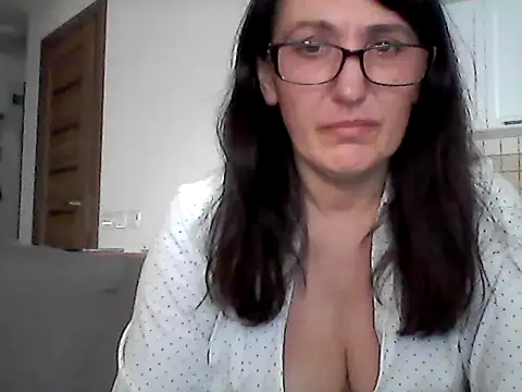Snapshot of Elena48324 chatting on May 28, 2026, 5:08 pm Elena48324 online show from May 28, 2026, 5:08 pm