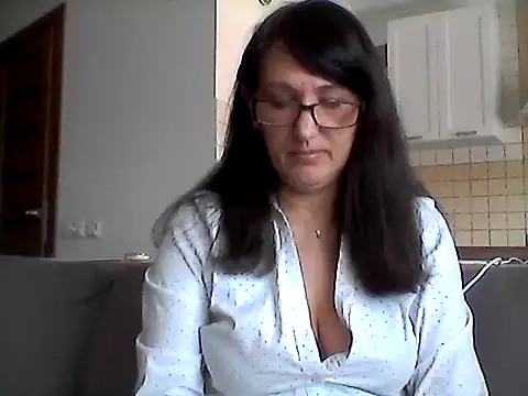 Snapshot of Elena48324 chatting on June 4, 2026, 9:36 am Elena48324 online show from June 4, 2026, 9:36 am