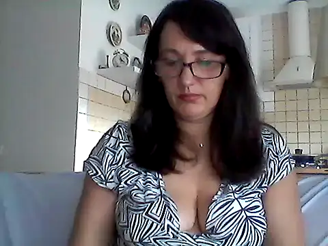 Snapshot of Elena48324 chatting on July 19, 2026, 12:57 pm Elena48324 online show from July 19, 2026, 12:57 pm
