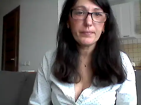 Snapshot of Elena48324 chatting on June 1, 2026, 9:53 am Elena48324 online show from June 1, 2026, 9:53 am
