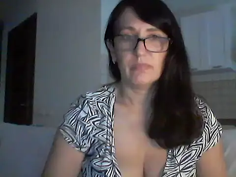 Snapshot of Elena48324 chatting on July 8, 2026, 4:40 pm Elena48324 online show from July 8, 2026, 4:40 pm