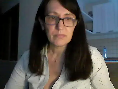 Snapshot of Elena48324 chatting on May 18, 2026, 5:18 pm Elena48324 online show from May 18, 2026, 5:18 pm