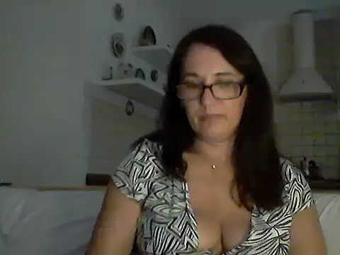 Snapshot of Elena48324 chatting on July 31, 2026, 5:10 pm Elena48324 online show from July 31, 2026, 5:10 pm