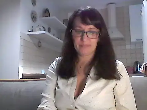 Snapshot of Elena48324 chatting on May 21, 2026, 5:43 pm Elena48324 online show from May 21, 2026, 5:43 pm