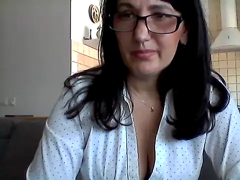 Snapshot of Elena48324 chatting on May 10, 2026, 9:35 am Elena48324 online show from May 10, 2026, 9:35 am