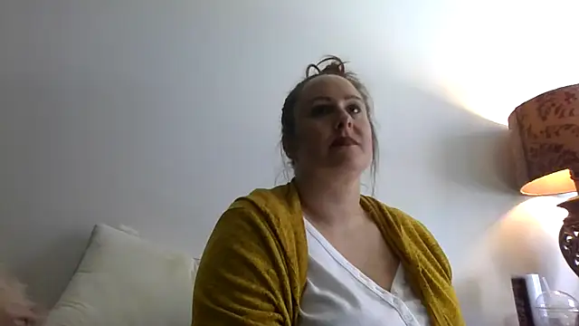 Snapshot of HarmonyRayWishes chatting on October 30, 2025, 3:31 pm HarmonyRayWishes online show from October 30, 2025, 3:31 pm